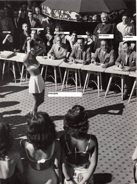 La giuria del concorso Miss Italia. Villani, terzo da sinistra, siede accanto al giornalista Orio Vergani, insieme al quale nel 1952 fond l&#39;Accademia italiana della cucina